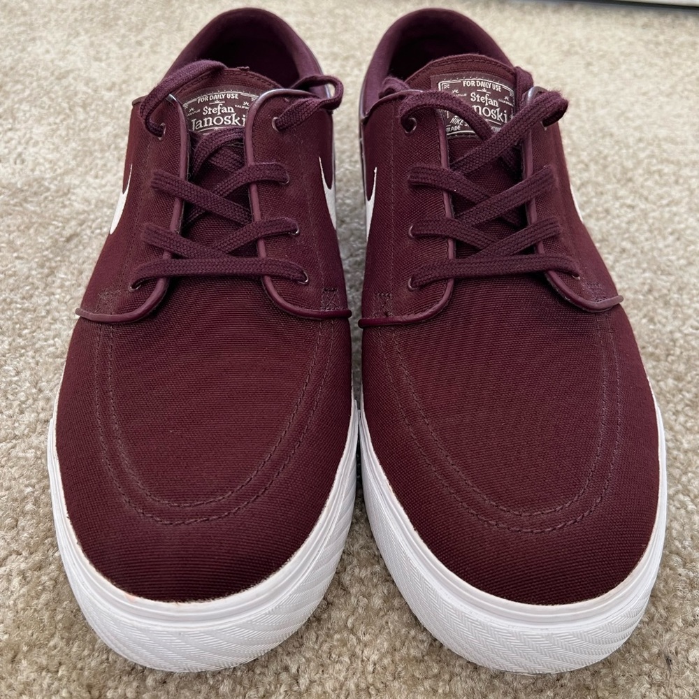 Men’s Burgundy Nike SB Stefan Janoksi Size 13